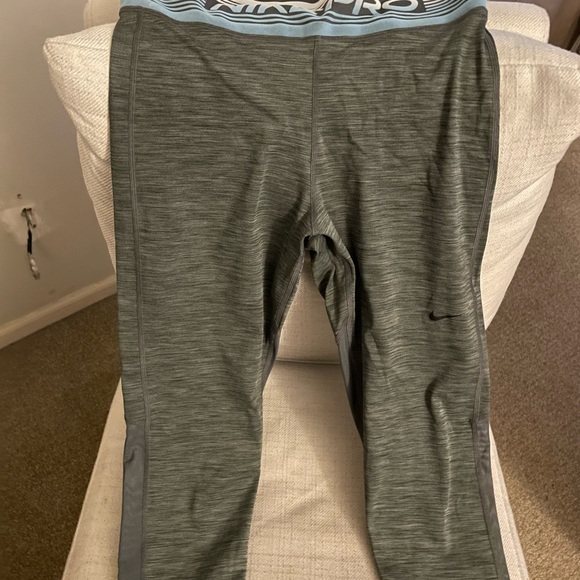 Nike leggings women’s size medium - Picture 2 of 3